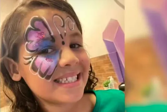 Neste domingo (13), a menina Sarah Raissa Pereira de Castro, de 8 anos, morreu vítima do chamado "desafio do desodorante".