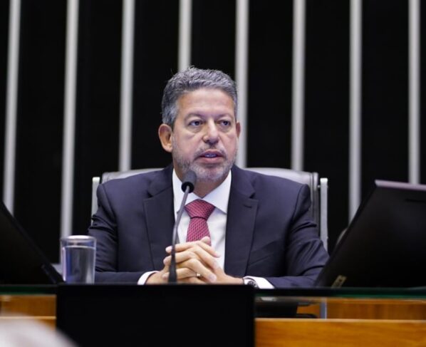 O ex-presidente da Câmara dos Deputados Arthur Lira (PP-AL) comprou uma mansão de R$ 10 milhões em Brasília em 31 de janeiro