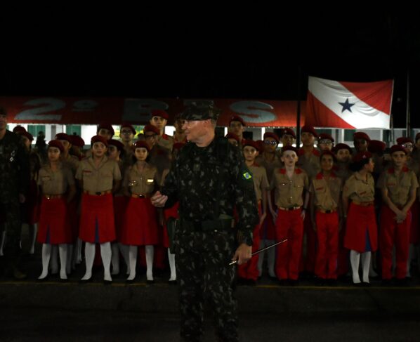 Na noite de 16 de abril, o Comando Militar do Norte (CMN) realizou, no 2º Batalhão de Infantaria de Selva (2º BIS), a Formatura Alusiva ao Dia do Exército.
