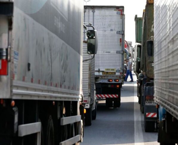Caminhoneiros podem ter limite maior de pontos na CNH