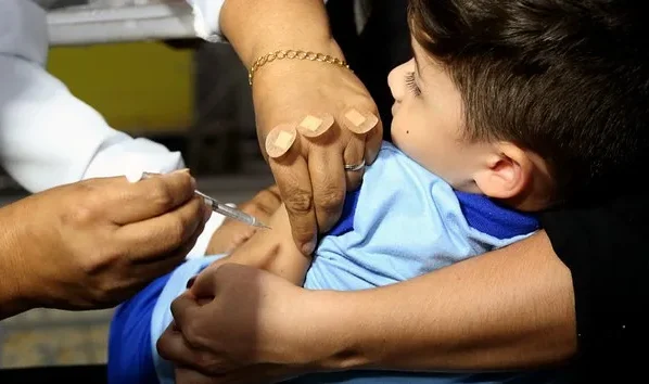 A ação integra a Semana Saúde na Escola 2025, promovida pelo Governo Federal por meio dos Ministérios da Saúde e da Educação, dentro do Programa Saúde na Escola (PSE).