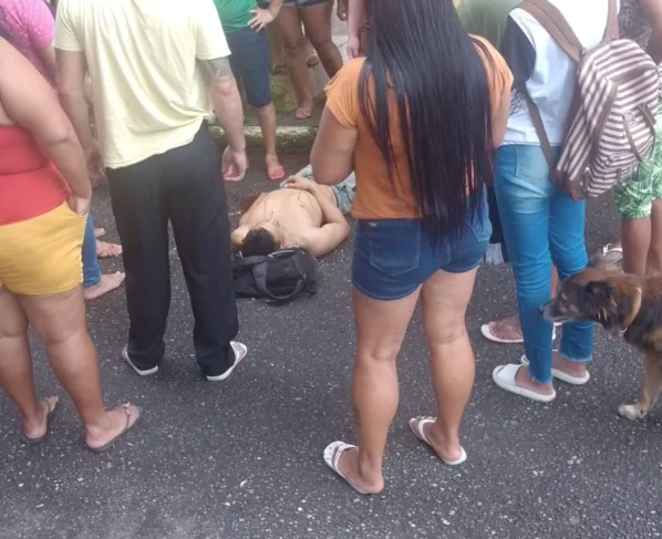 Em plena luz do dia, um homem de 47 anos foi executado com vários disparos de arma de fogo 