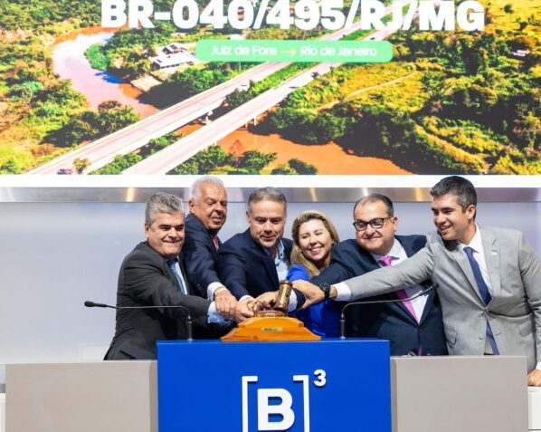 O ministro dos Transportes, Renan Filho, durante a batida de martelo do leilão, realizado na B3 (Bolsa de Valores de São Paulo)