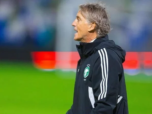 O Corinthians segue em busca de um novo técnico e, embora a prioridade ainda seja Dorival Júnior, o nome do italiano Roberto Mancini começa a circular