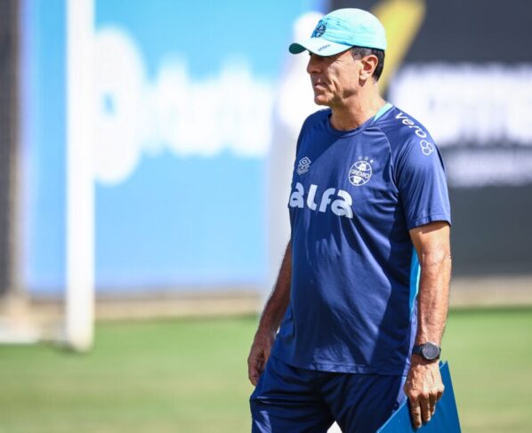 Gustavo Quinteros não é mais técnico do Grêmio. O argentino foi desligado da equipe após a derrota gaúcha para o Mirassol, por 4 a 1