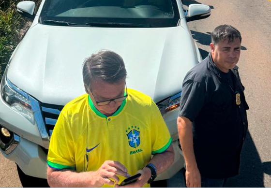 Jair Bolsonaro acabou roubando a atenção nas redes sociais não pelo conteúdo de seu discurso, mas por sua tentativa de "passar um recado para o mundo" em inglês.