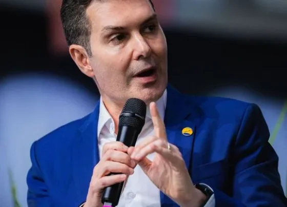 Jader Filho informou que a nova faixa de renda vai permitir a aquisição de imóveis de até R$ 500 mil com financiamentos em até 420 meses, com taxa de juros de 10,5% ao ano