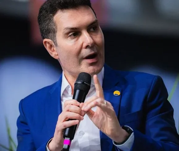 Jader Filho informou que a nova faixa de renda vai permitir a aquisição de imóveis de até R$ 500 mil com financiamentos em até 420 meses, com taxa de juros de 10,5% ao ano