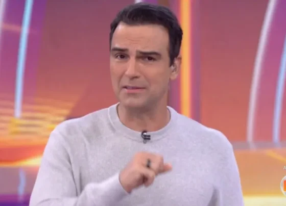 Domingo Tadeu vai anunciar mais um saindo do BBB 25. Foto: globo