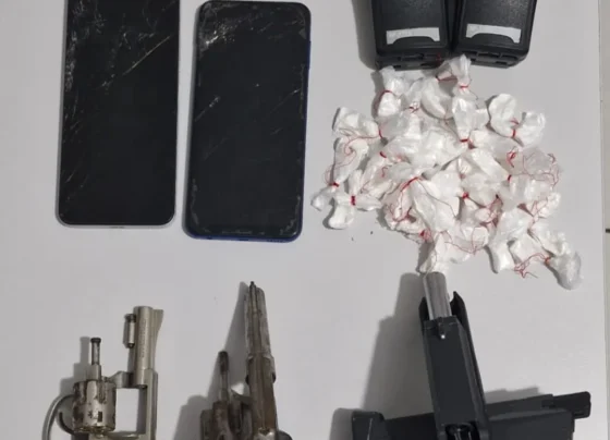 A operação foi deflagrada após a polícia receber diversas denúncias sobre dois criminosos em uma motocicleta preta sem placa cometendo assaltos