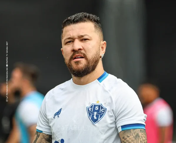 O camisa 7 não começou entre os titulares e só entrou após o intervalo, mas permaneceu em campo por apenas 15 minutos.