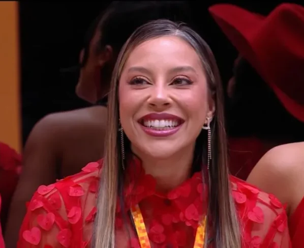 Renata Saldanha é campeã do BBB 25 com 51.90% dos votos. Tadeu Schmidt fez o anúncio na madrugada desta quarta-feira (23).