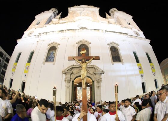 Ocorreu na noite desta quarta-feira, 16, a procissão de Traslado da Imagem do Senhor dos Passos, com saída da Igreja da Sé