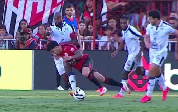 Após quatro dias de silêncio, a Comissão de Arbitragem da CBF divulgou a análise oficial sobre a atuação do VAR no Remo x Atlético-GO