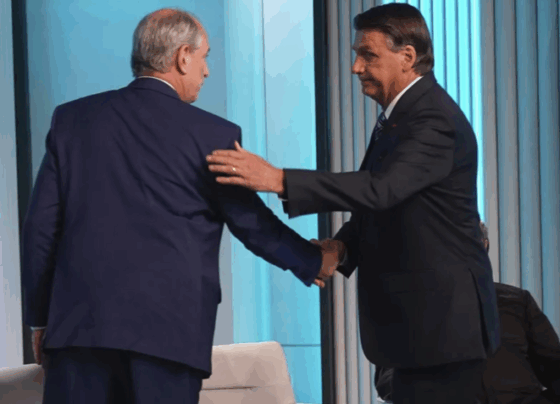 Jair Bolsonaro e Ciro Gomes se cumprimentam