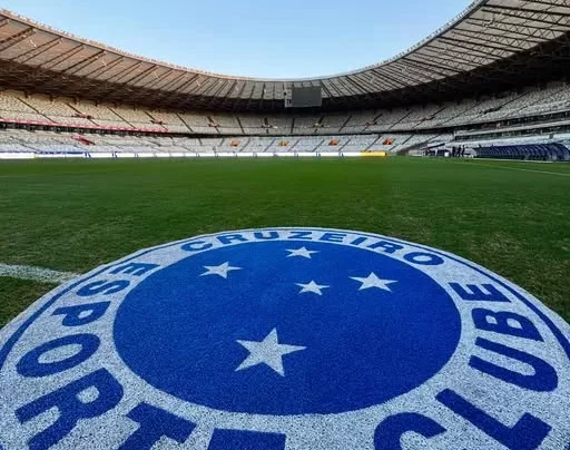 A noite deste domingo (18) será de muita emoção no futebol brasileiro com mais uma edição do clássico entre Cruzeiro e Atlético-MG