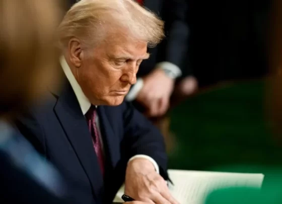 O governo Trump ameaça impor "consequências severas" aos imigrantes sem a documentação em dia