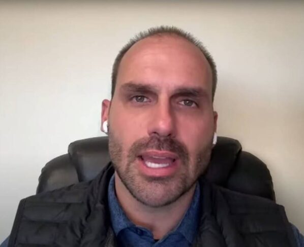 Imagem colorida do senador Eduardo Bolsonaro