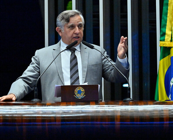 Em discurso, à tribuna, senador Izalci Lucas (PL-DF).