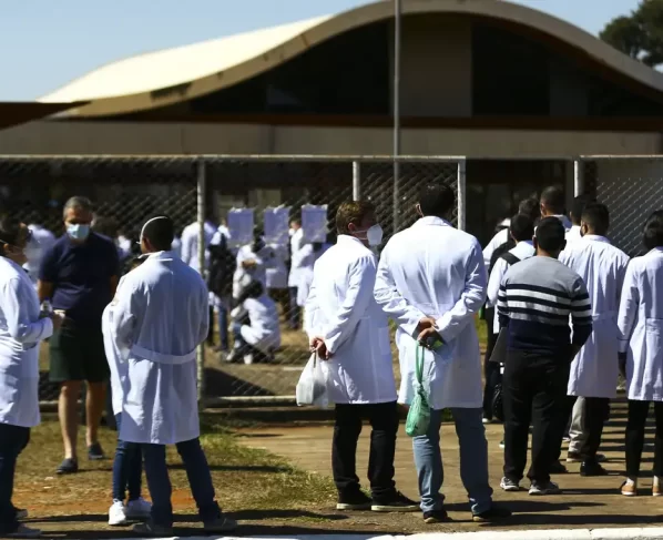O exame é voltado tanto a estrangeiros com diplomas em medicina expedidos por instituições de outros países