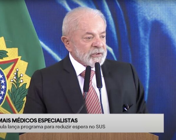 Lula reformula "Mais Especialistas”e lança "Agora Tem Especialistas" –programa para reduzir filas do SUS com parcerias privadas