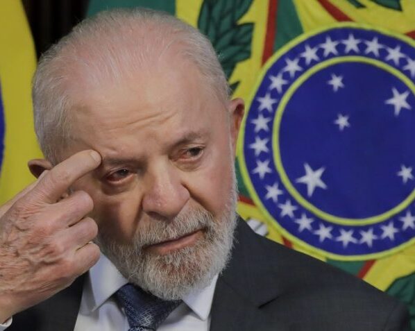 Lula em reunião sobre segurança no Planalto