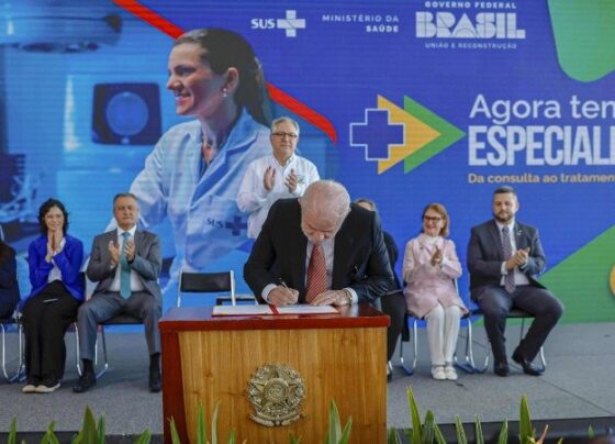 Programa dos tempos da ex-ministra foi renomeado e relançado, mas presidente lamentou não tê-la chamado para participar do evento -  (crédito: Ricardo Stuckert/PR)