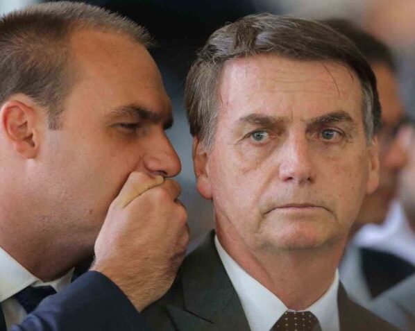 Jair Bolsonaro e Eduardo Bolsonaro