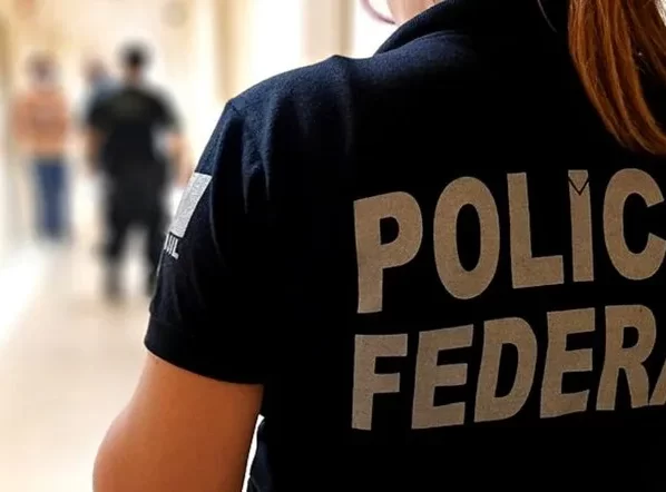 A Polícia Federal deflagrou nesta quarta-feira (28) a sétima fase da Operação Sisamnes, que investiga suspeitas de vazamentos e venda de decisões em gabinetes do STJ (Superior Tribunal de Justiça).