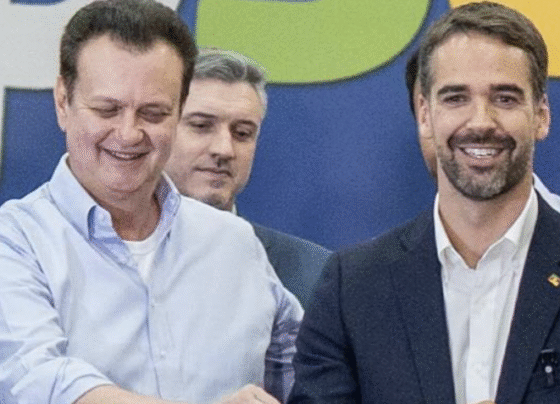 O presidente do PSD, Gilberto Kassab, e o governador do Rio Grande do Sul, Eduardo Leite (dir.), durante a filiação do agora ex-tucano ao partido
