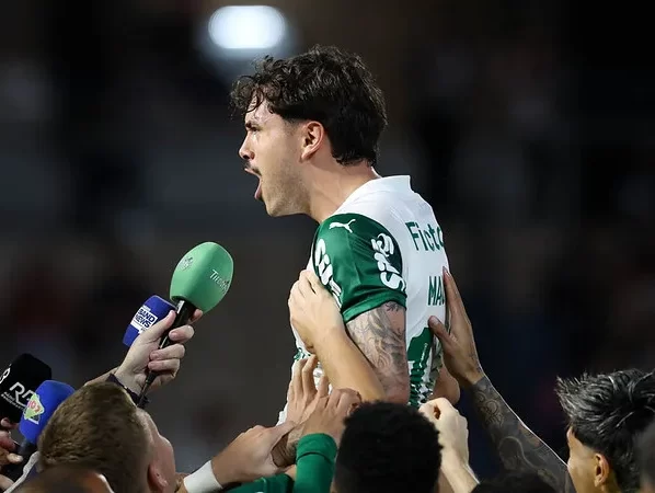 O jogador Mauricio, da SE Palmeiras, comemora seu gol contra a equipe do Red Bull Bragantino, durante partida válida pela nona rodada, do Campeonato Brasileiro, Série A, no Estádio Cicero de Souza Marques. (Foto: Cesar Greco/Palmeiras/by Canon)