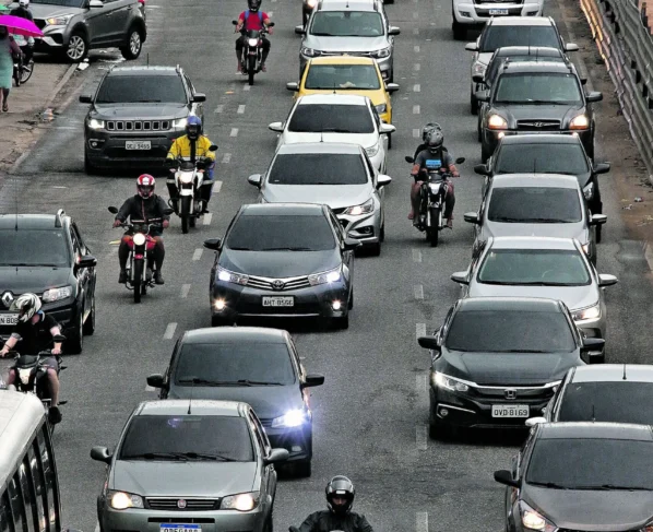 Placas com finais 04, 34, 43 e 63 terão licenciamento vencido em maio