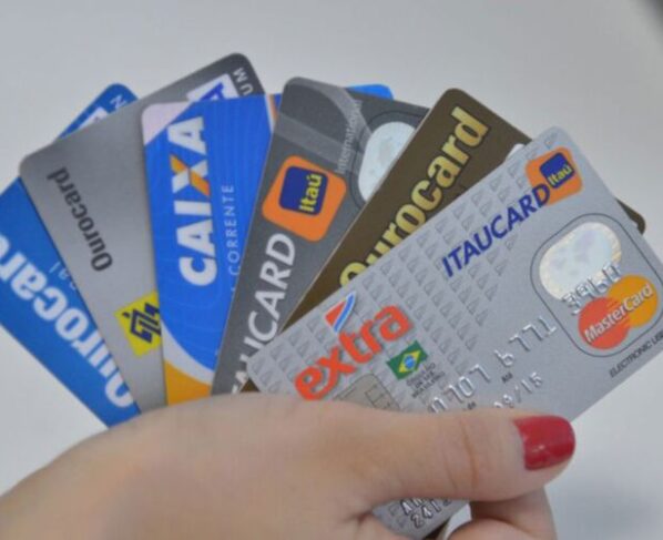 Conquistar um cartão de crédito com limite elevado não é privilégio exclusivo de poucos. Com boas práticas financeiras, é possível alcançar esse benefício.