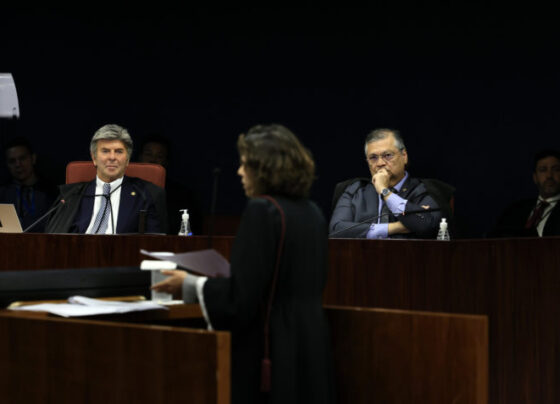 Luiz Fux e Flavio Dino no julgamento do núcleo 4 do golpe