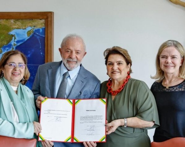 Na imagem, da esquerda para a direita: Cida Gonçalves, Lula, Márcia Lopes e Gleisi Hoffmann