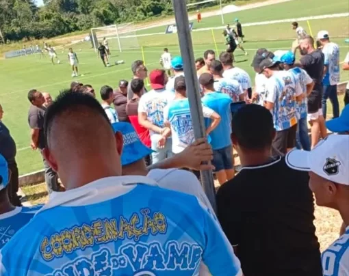 Irritados com a dramática situação do Paysandu na Série B, 30 torcedores de uma organizada do Papão fizeram uma visita surpresa ao CT.