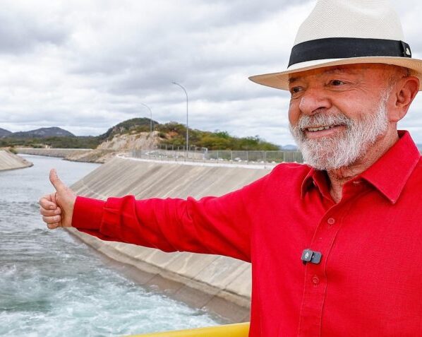 Lula declarou durante vídeo que o Governo: "preferiu trazer a água para cá , para o povo viver e trabalhar com dignidade no Nordeste".