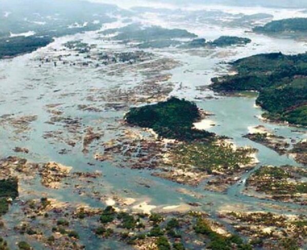 O Pedral do Lourenço é uma formação rochosa de aproximadamente 43 km, localizada no município de Itupiranga, entre Marabá e Tucuruí
