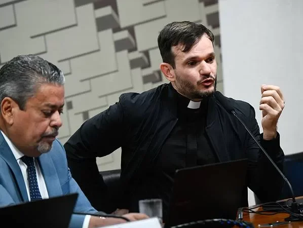 Padre Patrick condena na CPI das Bets propaganda de apostas por influenciadores Foto: Carlos Moura/Agência Senado