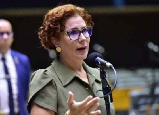 Deputada Carla Zambelli está na Itália e teve o nome incluído na lista vermelha da Interpol -  (crédito: Zeca Ribeiro/Câmara dos Deputados)