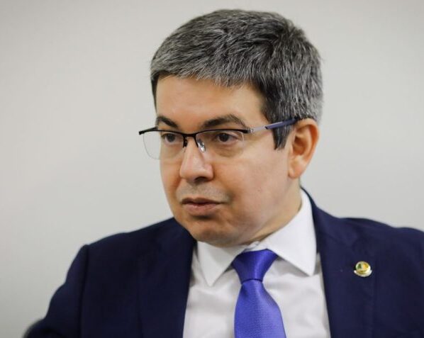 O senador Randolfe Rodrigues é líder do Governo no Congresso