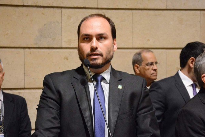 O gabinete do ódio, coordenado por Carlos Bolsonaro, difamava opositores, diz Polícia Federal -  (crédito:  Renan Olaz/CMRJ)