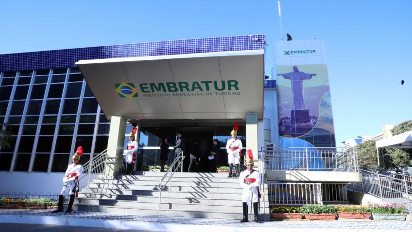 Nota assinada pelo diretor da Embratur afirma que Brasil está vivendo o melhor momento do turismo internacional da sua história