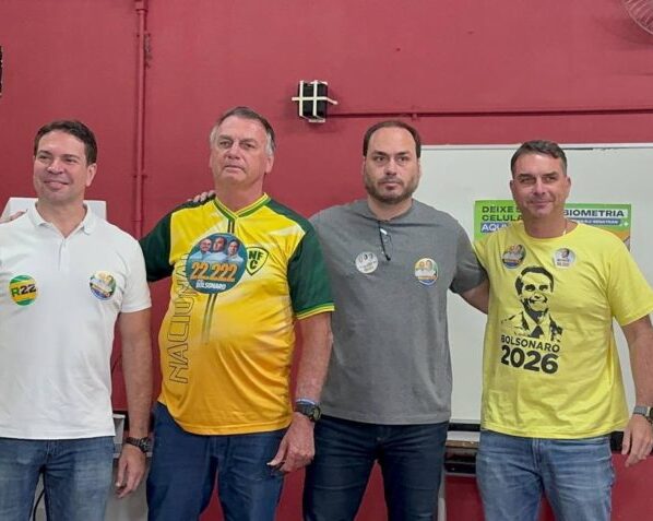 Alexandre Ramagem, Jair Bolsonaro, Carlos Bolsonaro e Flávio Bolsonaro