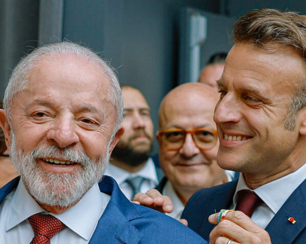 Lula agradece Macron e diz que o diálogo entre os dois continua nos próximos dias, em Mônaco e Nice.