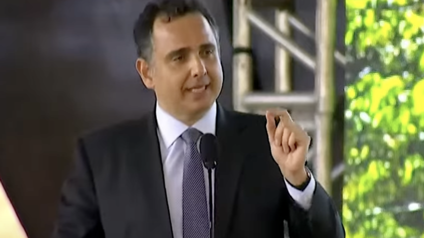 Na imagem, o ex-presidente do Senado Rodrigo Pacheco (PSD-MG) durante evento em Minas Gerais