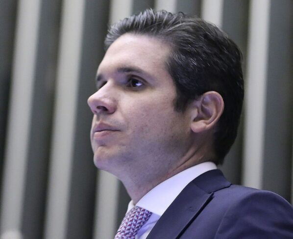 Zarattini diz que Hugo vai entregar relatoria da MP Fiscal para o PT
