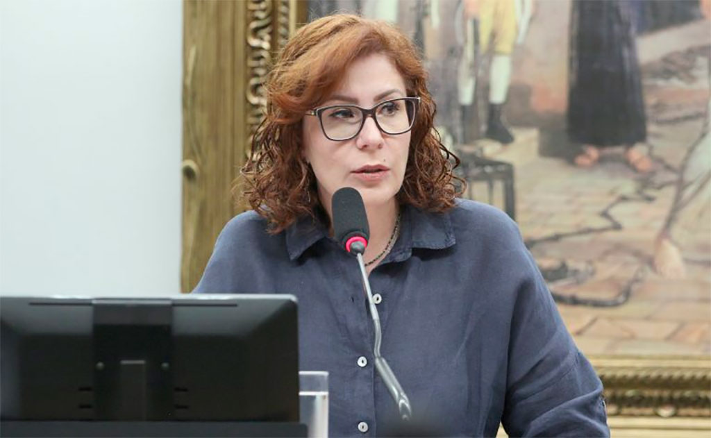 Deputada Carla Zambelli terá que deletar fake news publicadas nas redes sociais contra a jornalista Vera Magalhães