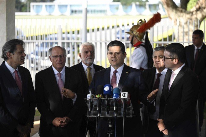Após reunião no Alvorada, governo e Congresso afirmaram terem encontrado soluções para cumprir o arcabouço fiscal, sem a alta do IOF -  (crédito: Mateus Bonomi/ESTADÃO CONTEÚDO)