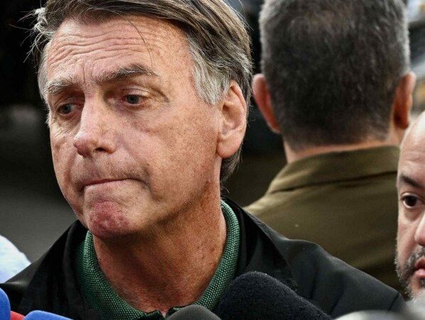 O ex-presidente Jair Bolsonaro prestou depoimento à Polícia Federal no inquérito que apura a conduta do filho nos Estados Unidos -  (crédito: AFP)